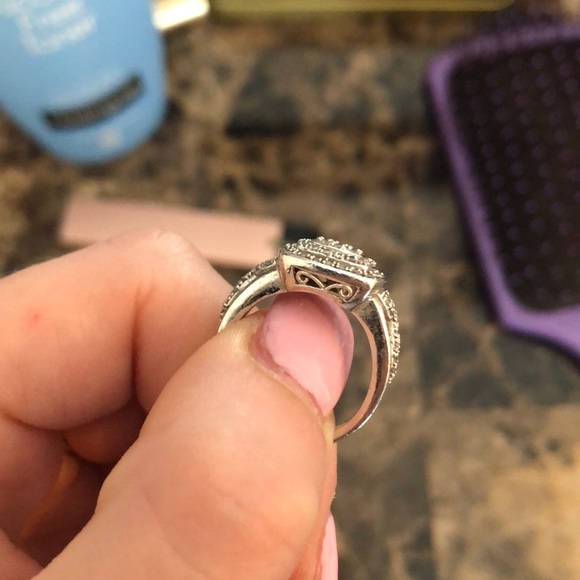 Diamond Engagement ring from ZALES - Picture 4 of 5